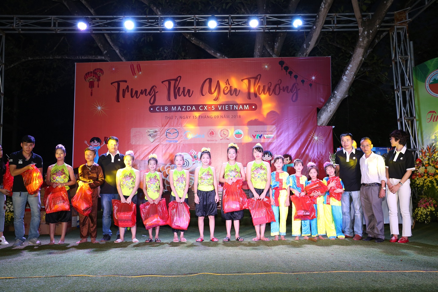 Hải Hà đồng hành cùng CLB Mazda Cx5 Việt Nam tổ chức chương trình trung thu yêu thương cho các em thiếu nhi gặp khó khăn